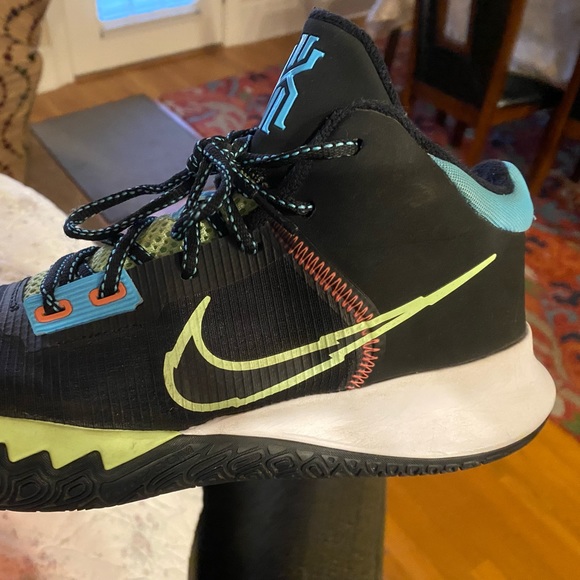 Nike Mens Kyrie Flytrap IV - size 9 - Picture 2 of 5